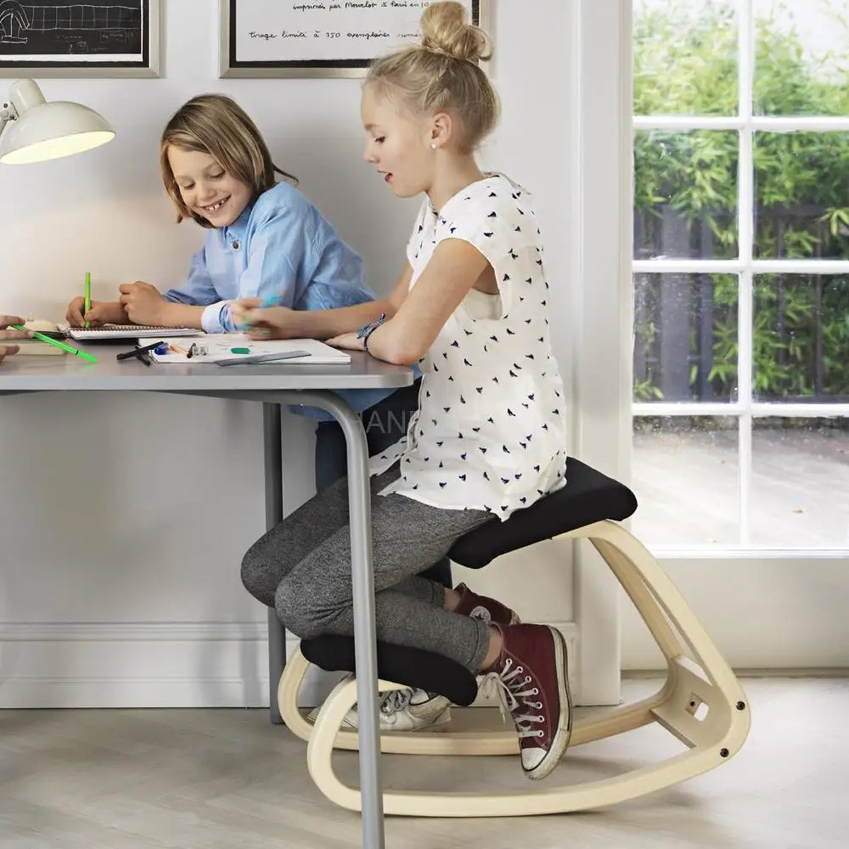 Posture Kneeling Stool Featuring a Rocking Base